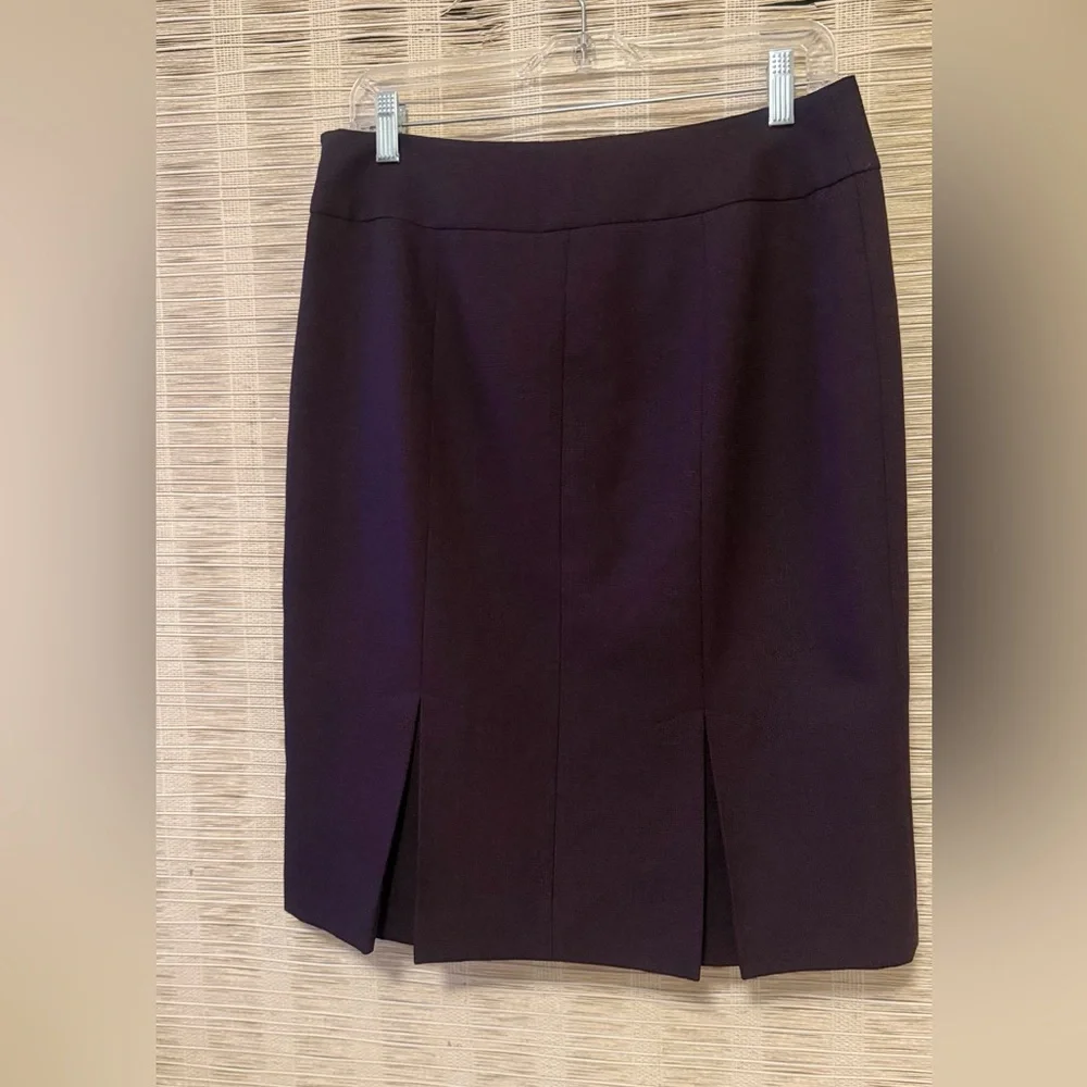 Le Suit Separates Women's Plum Skirt With Kick Two Pleats  In Front & Back Sz 8